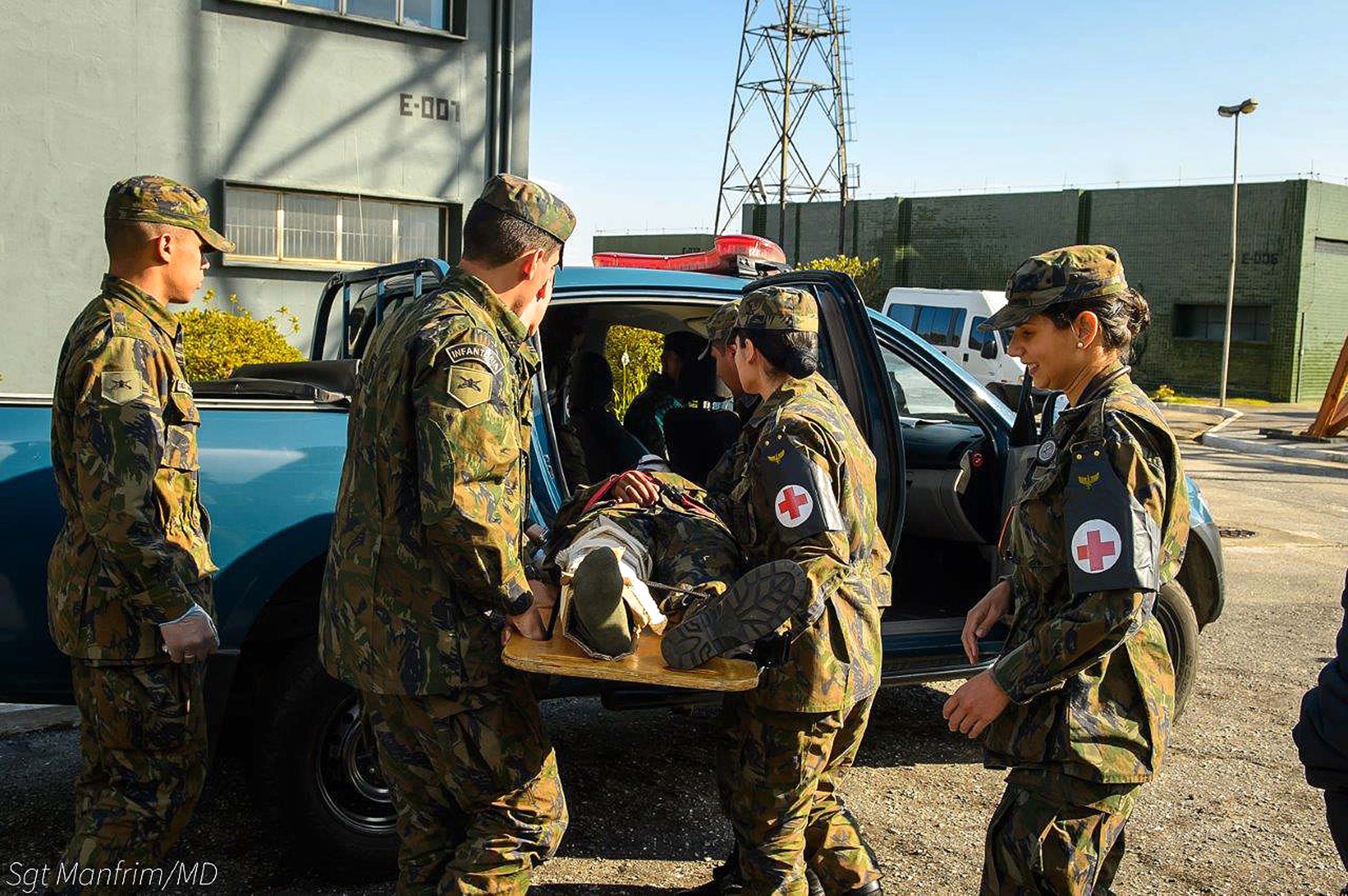 02 - Militar se acidenta ao evacuar edificação