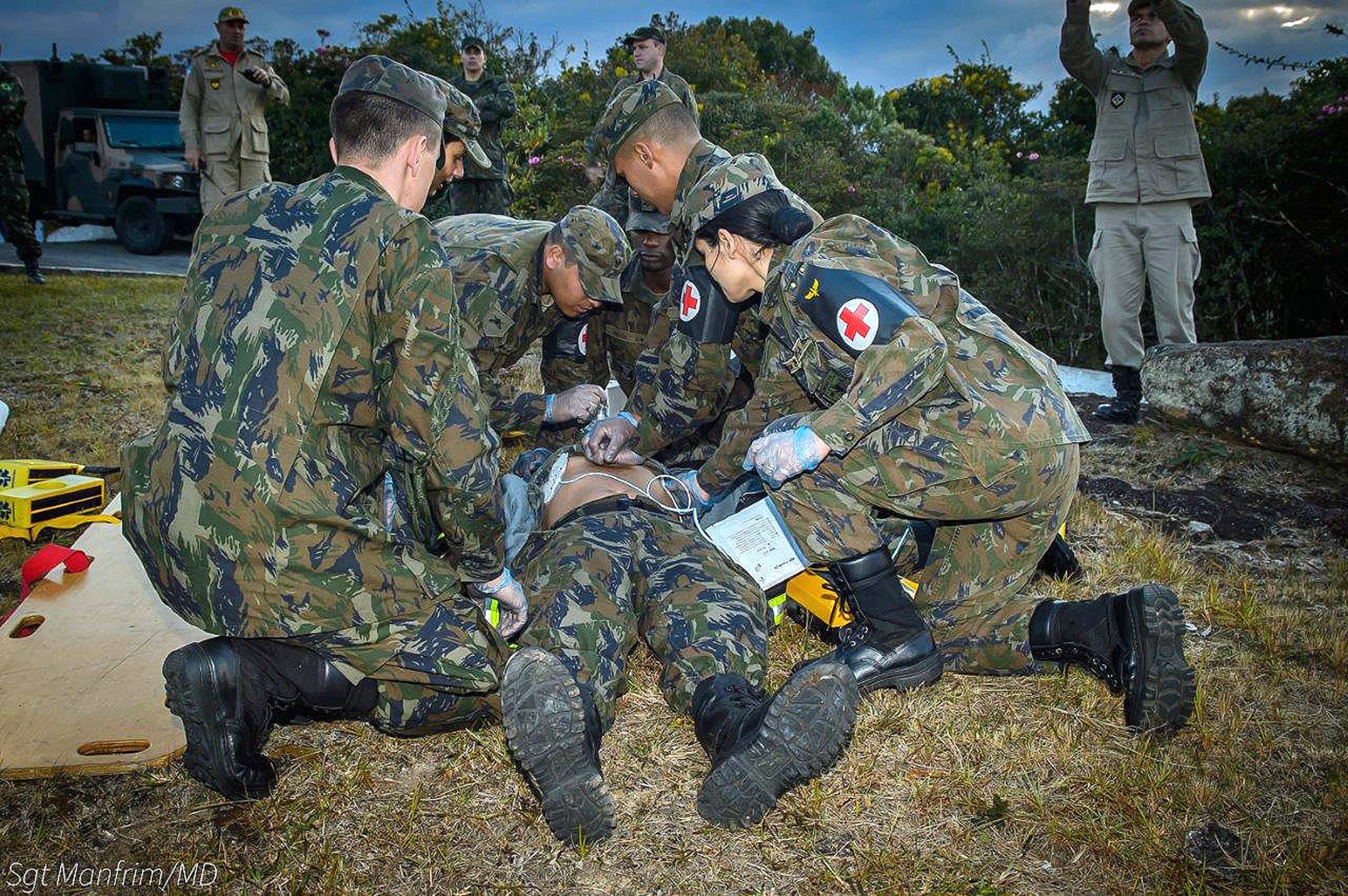 12 - Militar é atendido e estabilizado