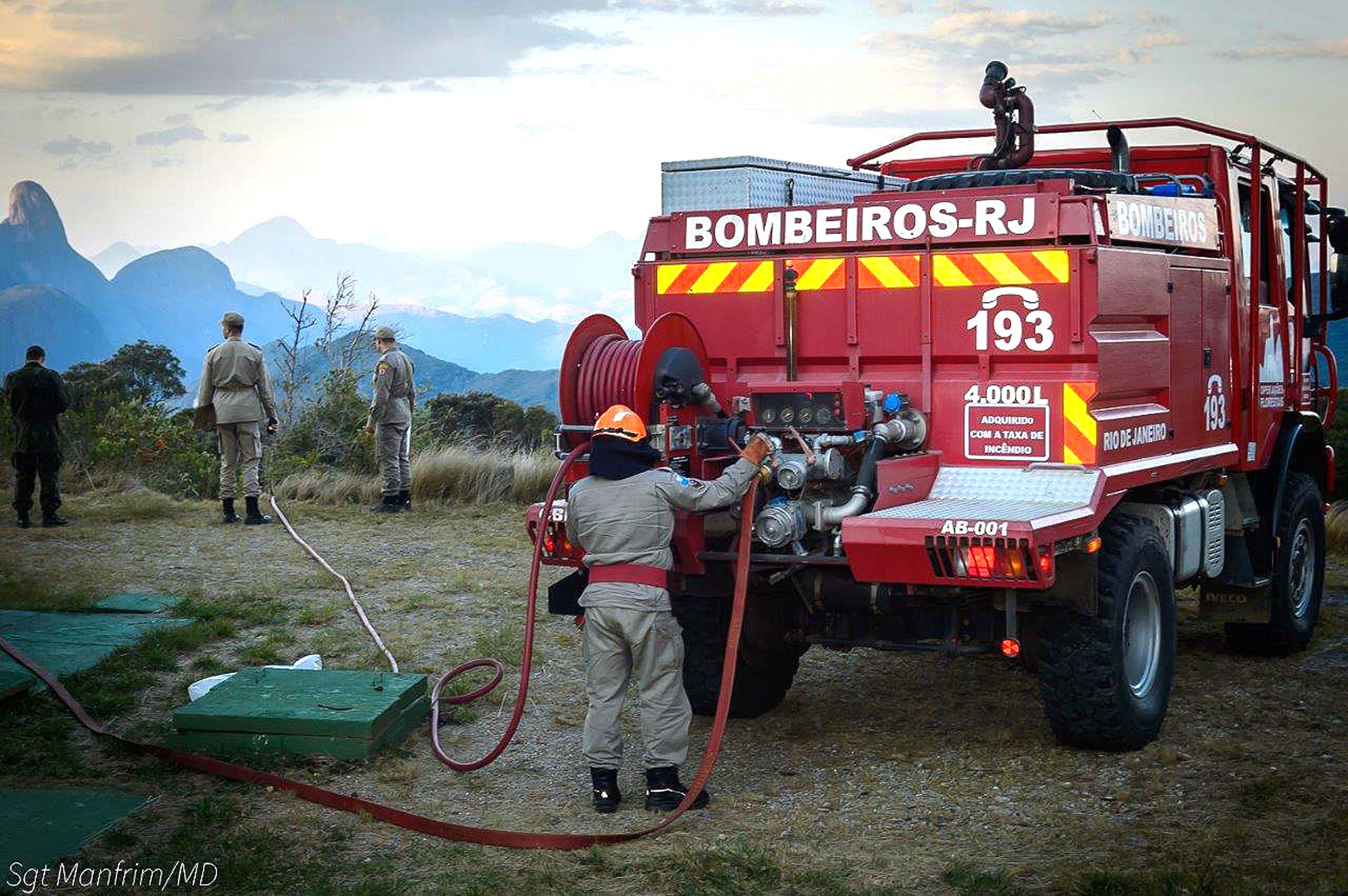 13 - Bombeiros iniciam o Combate