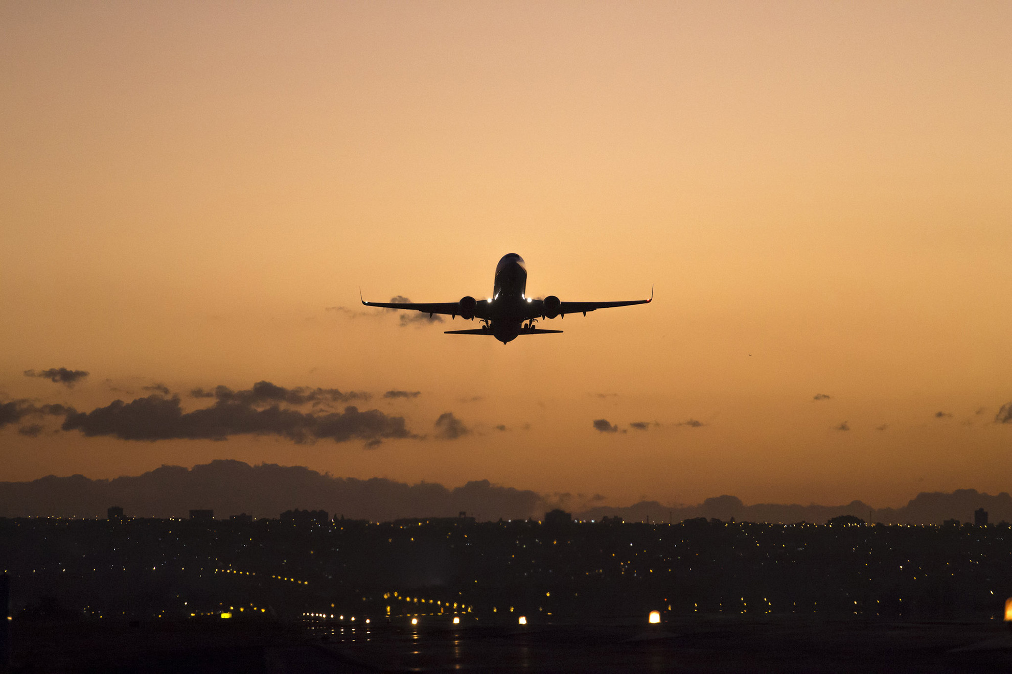 Trabalho colaborativo entre DECEA, ABEAR e IATA reduz emissão de 90 milhões de kg de gás carbônico