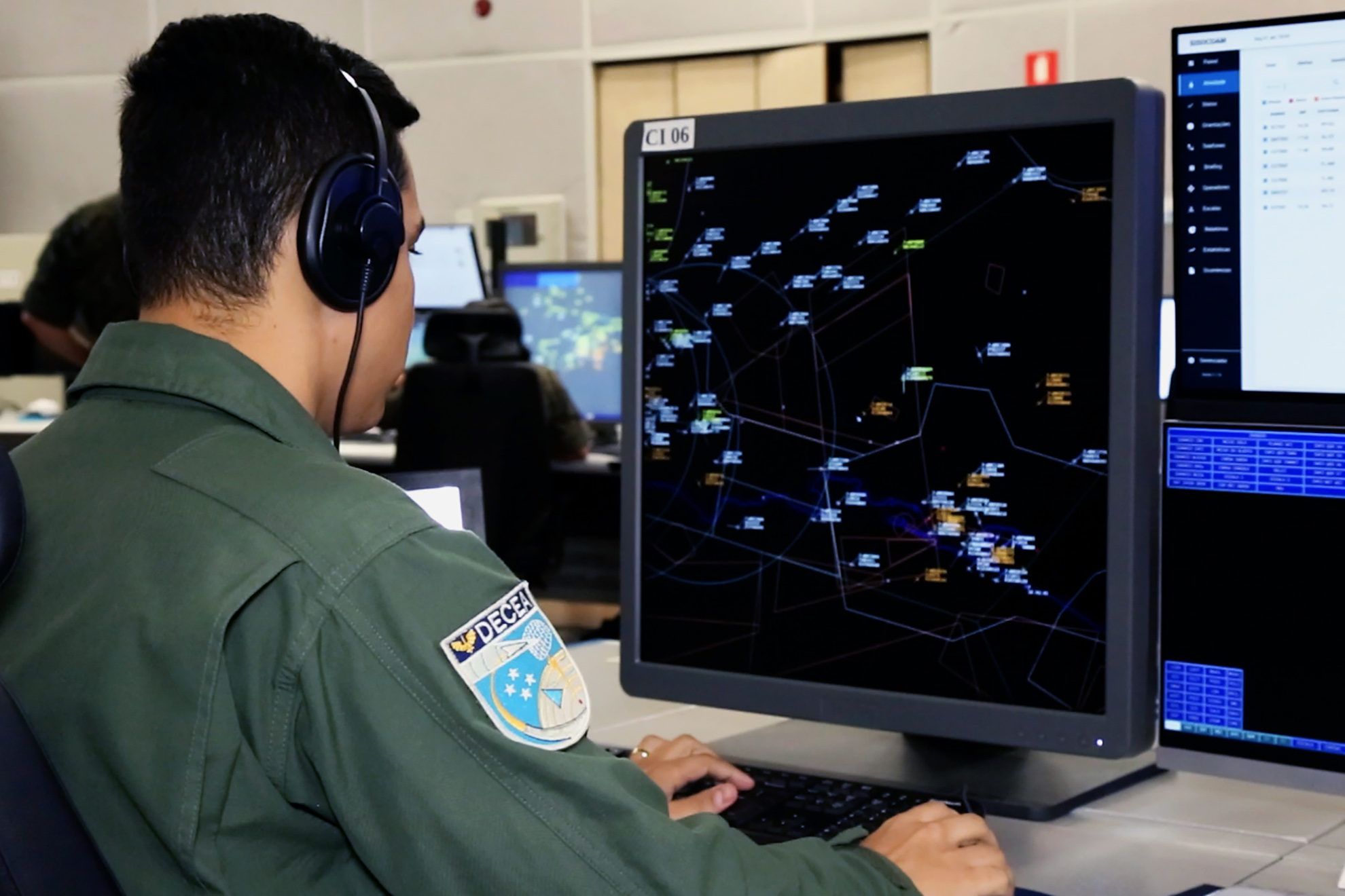 Centro de Operações Militares de Curitiba atua na interceptação de aeronave pela FAB