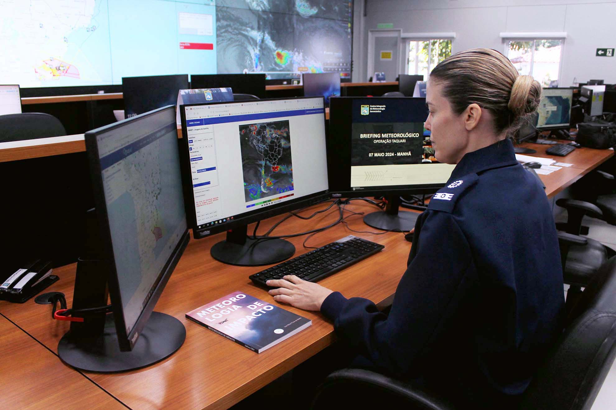 Meteorologistas do CIMAER atuam 24 horas por dia em apoio à Operação Taquari II