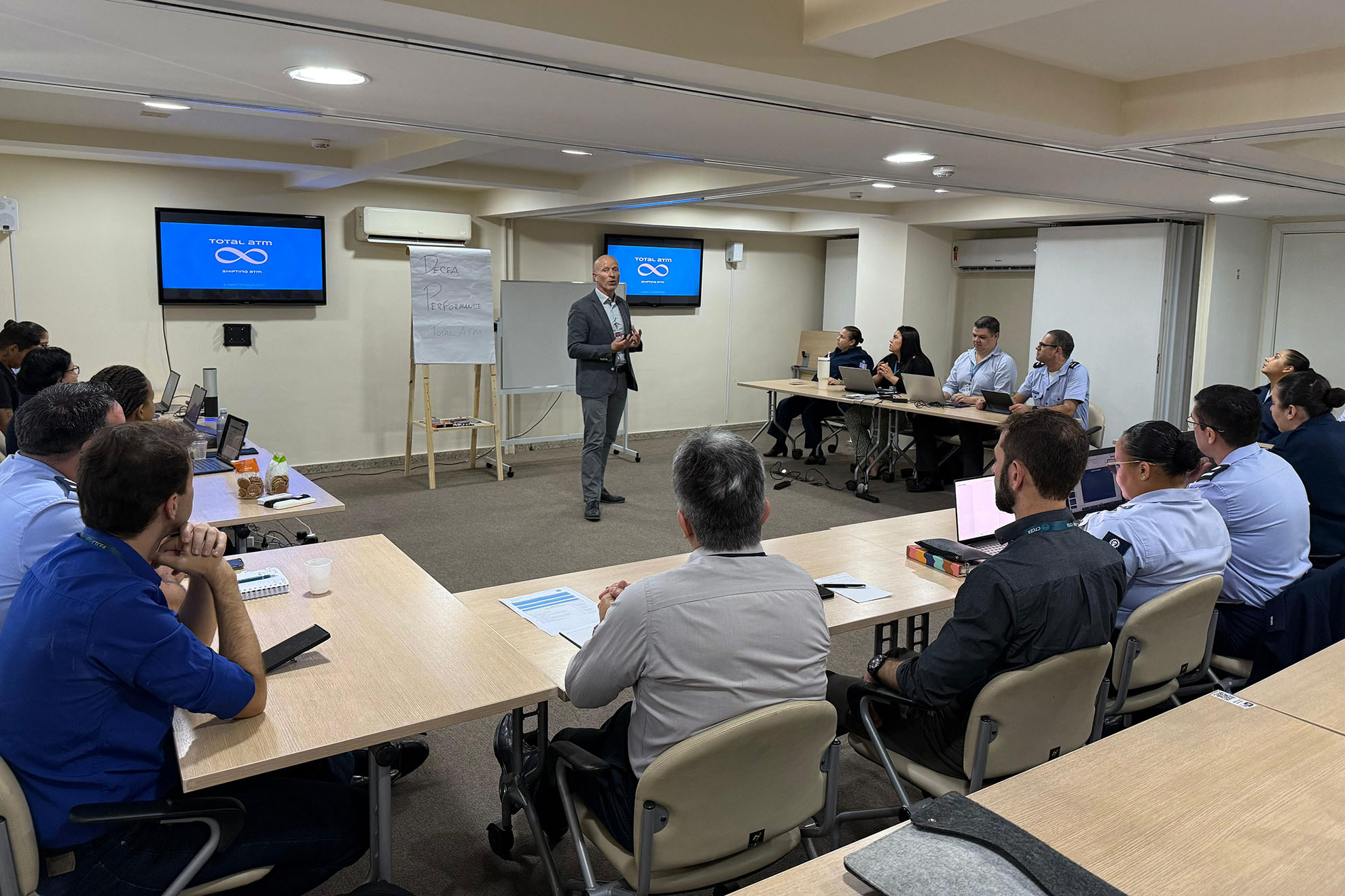 DECEA realiza workshop sobre planejamento de controle de tráfego aéreo