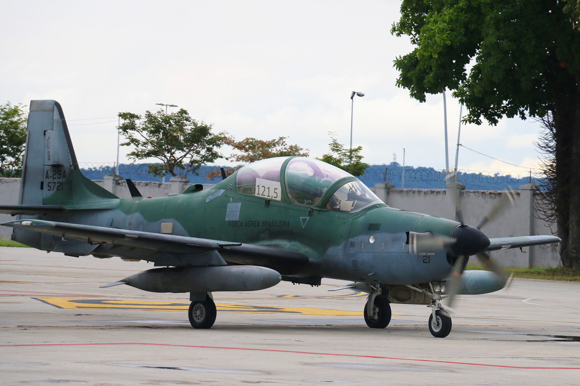 03- Caça A-29 no Galeão
