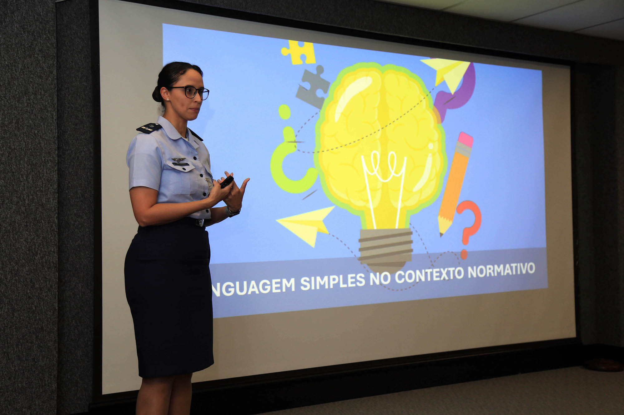 DECEA promove palestra sobre linguagem simples no contexto normativo