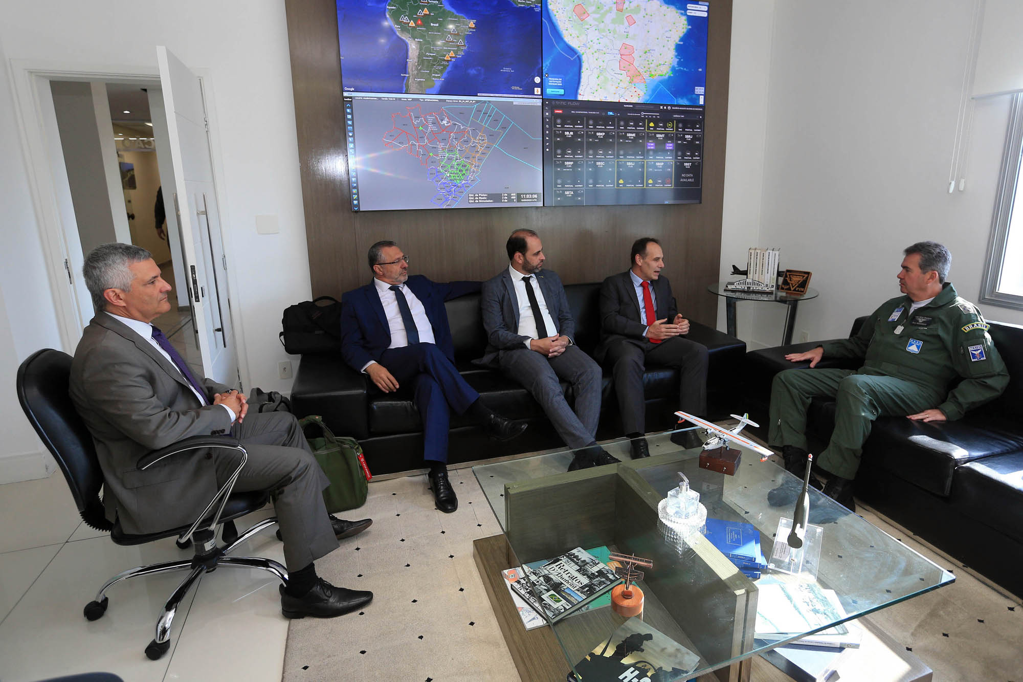 DECEA recebe comitiva da AEL Sistemas