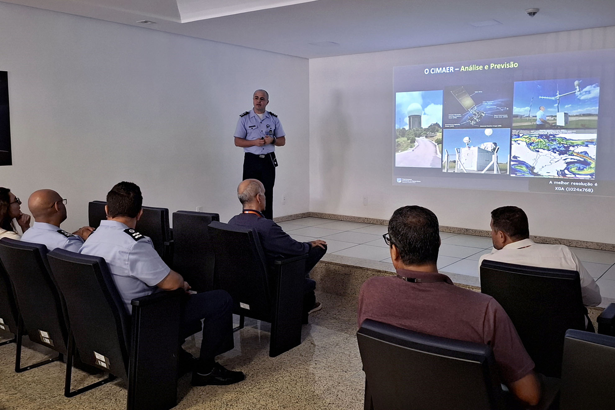 Comitiva do Centro de Controle Operacional da GOL Linhas Aéreas visita o CIMAER