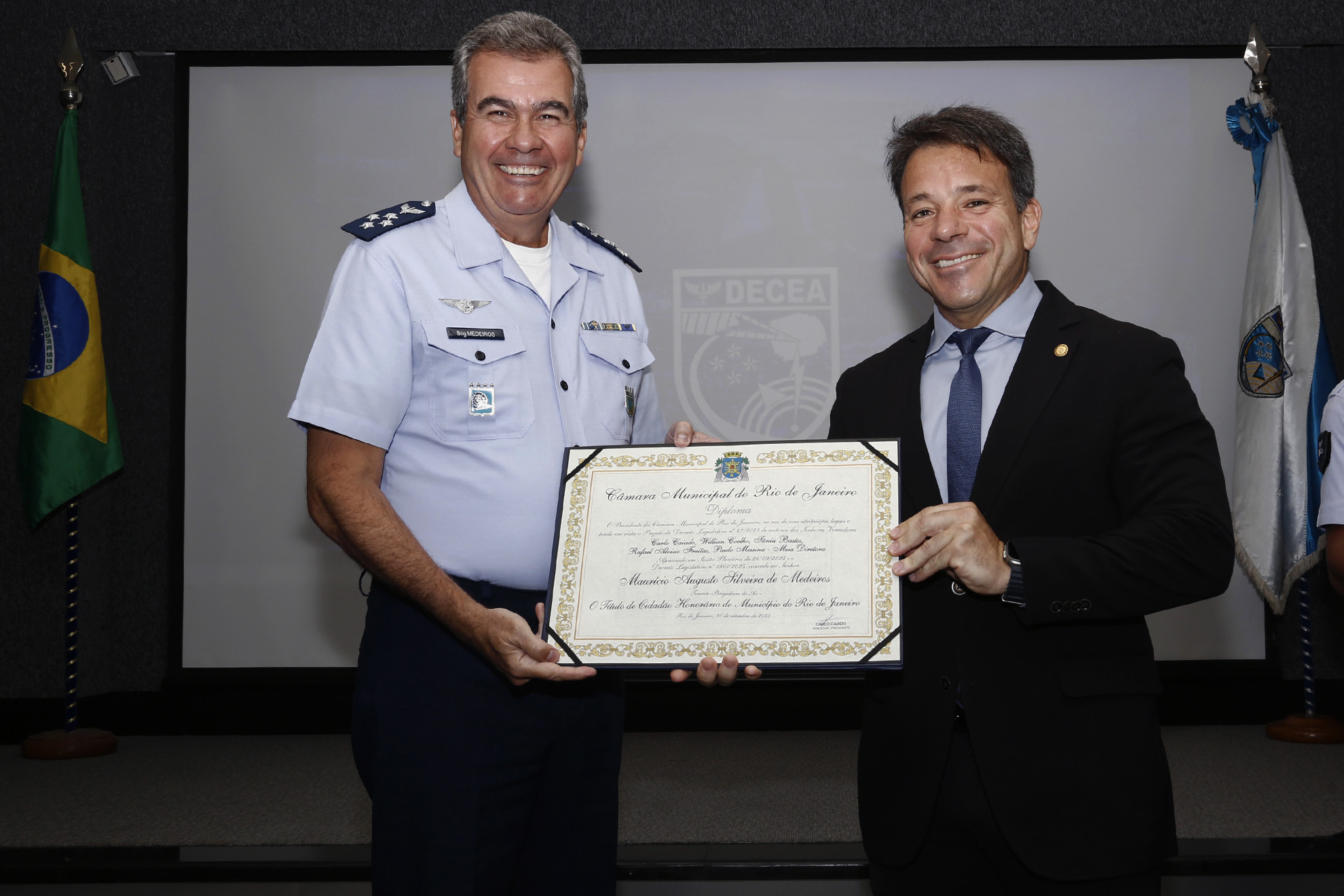 Diretor-Geral do DECEA recebe Título de Cidadão Honorário do Rio de Janeiro