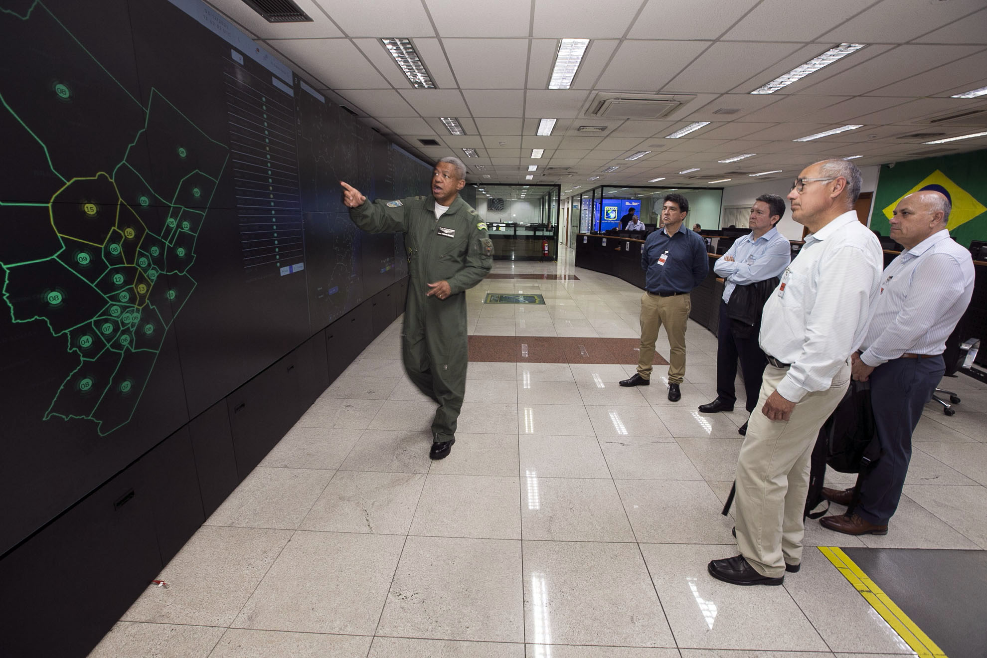 Comitiva do Colégio de Administradores Aeroportuários do Chile conhece Organizações do DECEA