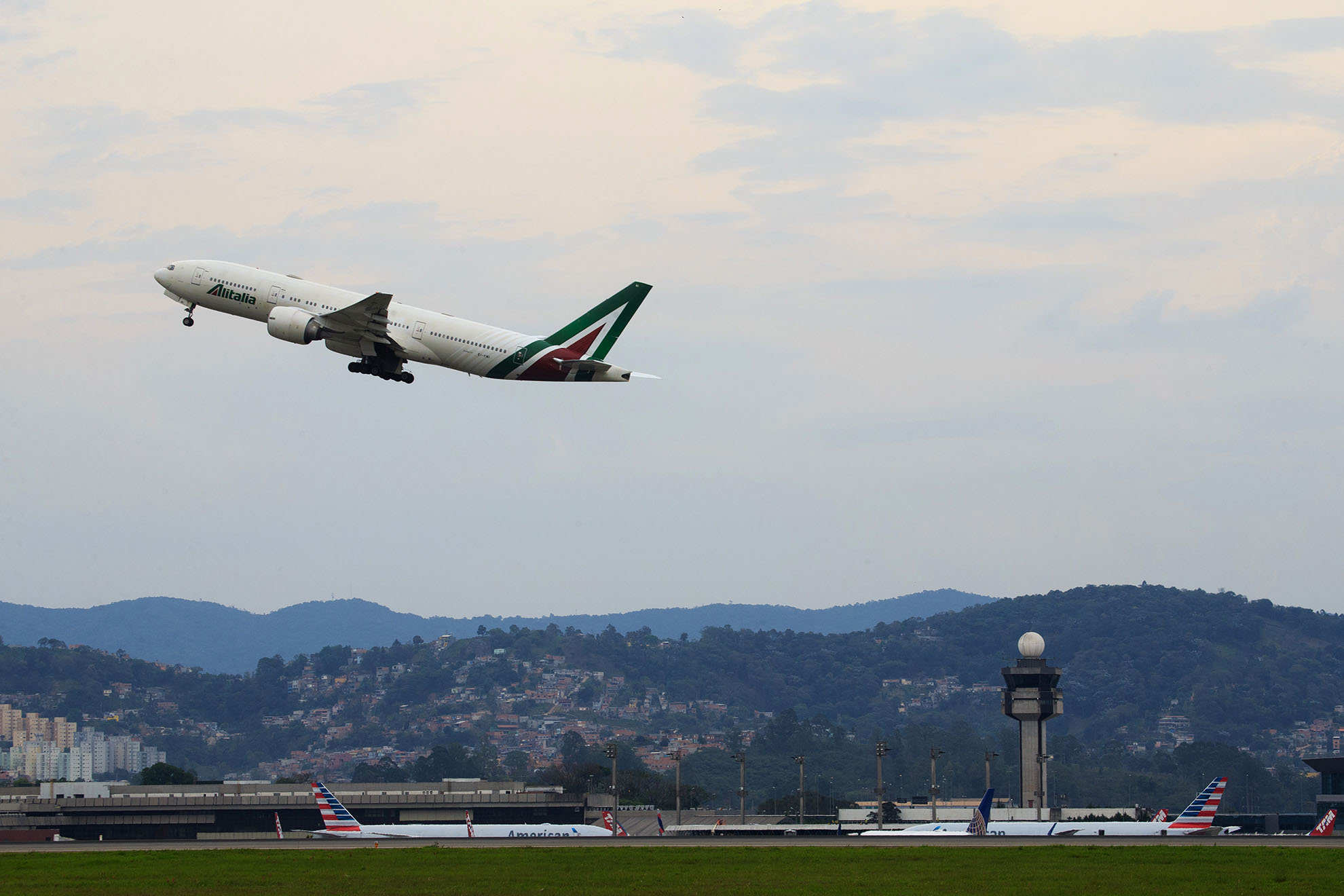 Aviação internacional registra mais de 14 mil movimentos aéreos no mês de dezembro de 2025