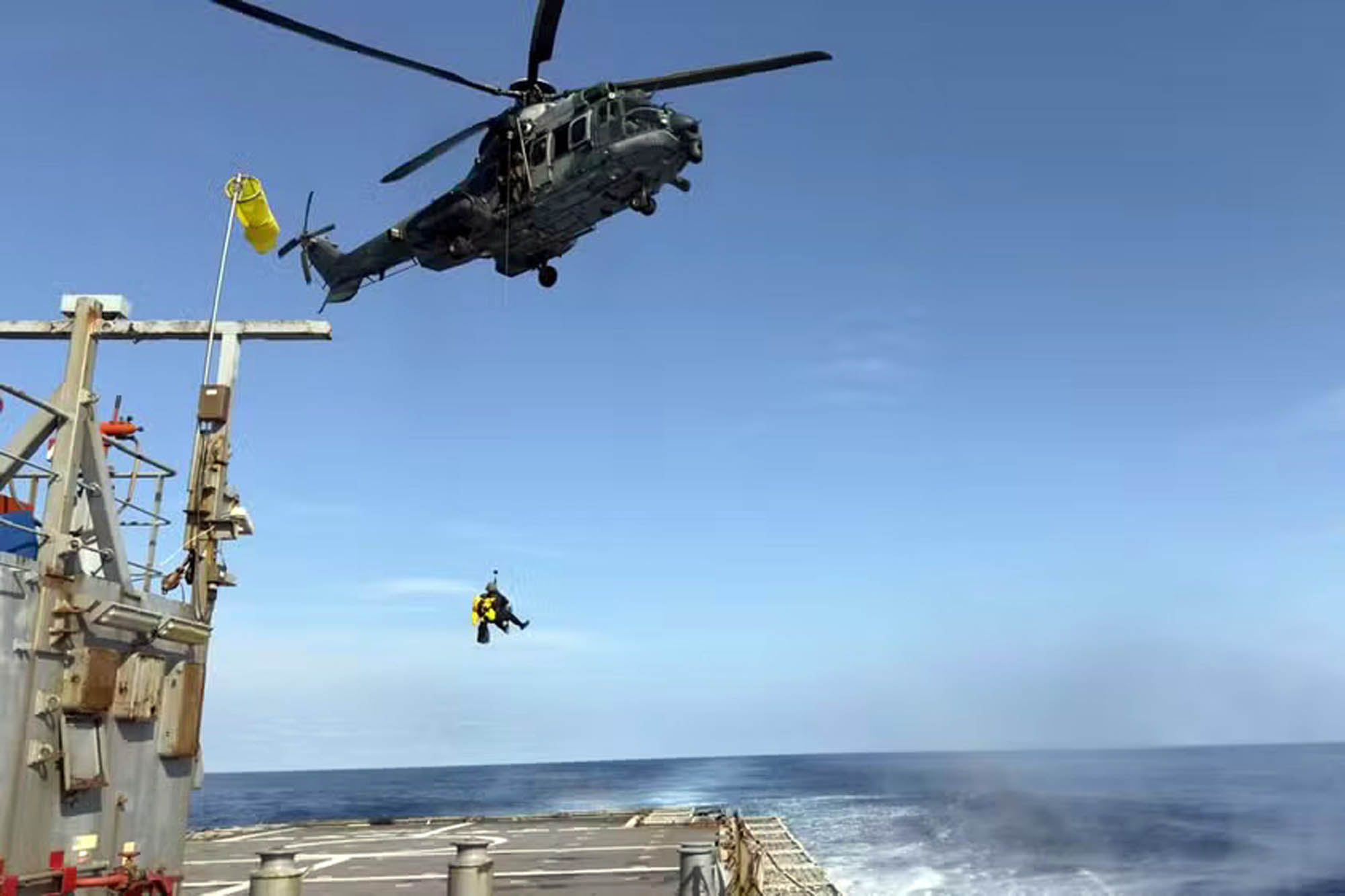 FAB coordena missão internacional e realiza evacuação aeromédica de velejador norte-americano em alto-mar