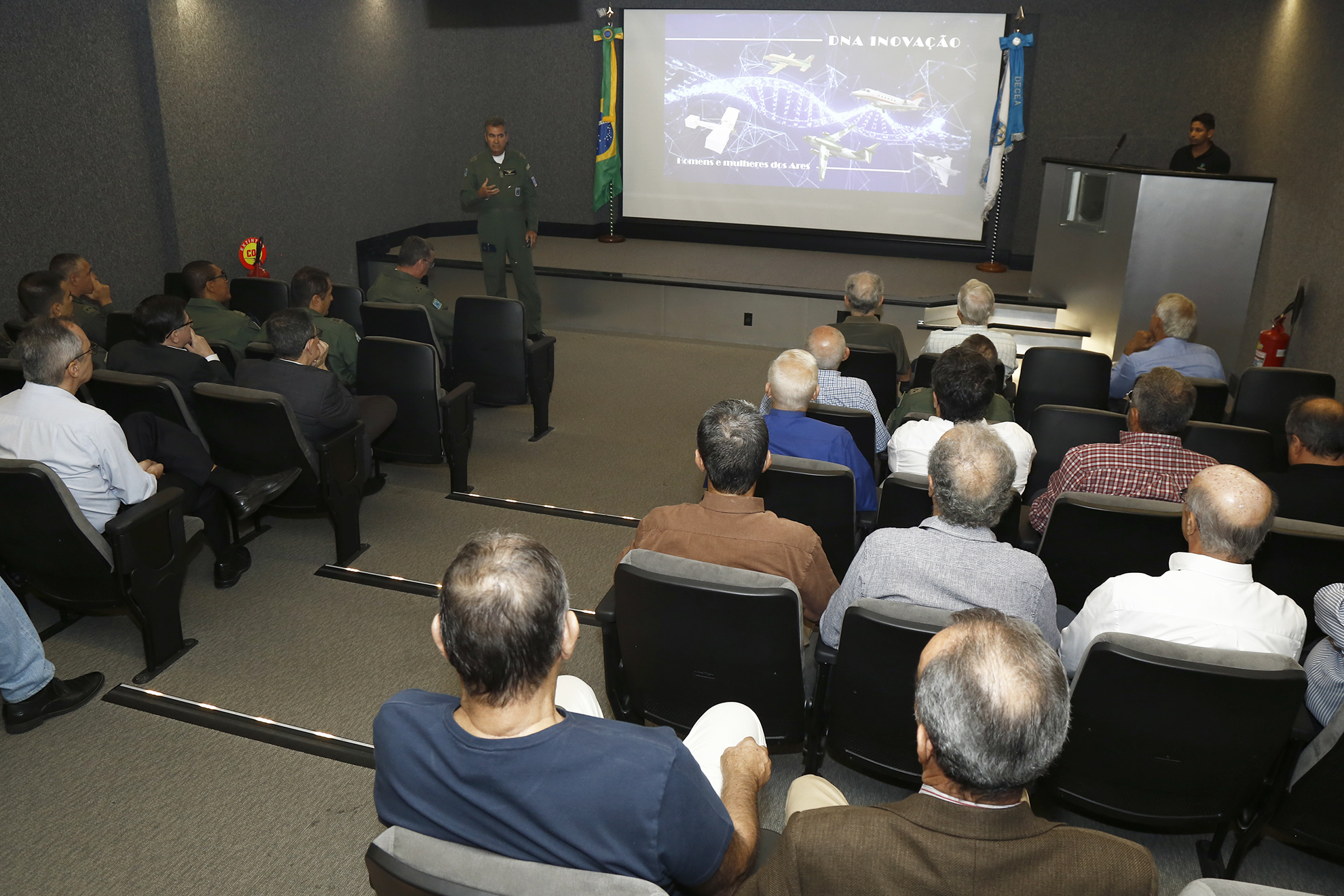 Diretor-Geral do DECEA reúne-se com veteranos para valorizar legado e compartilhar avanços