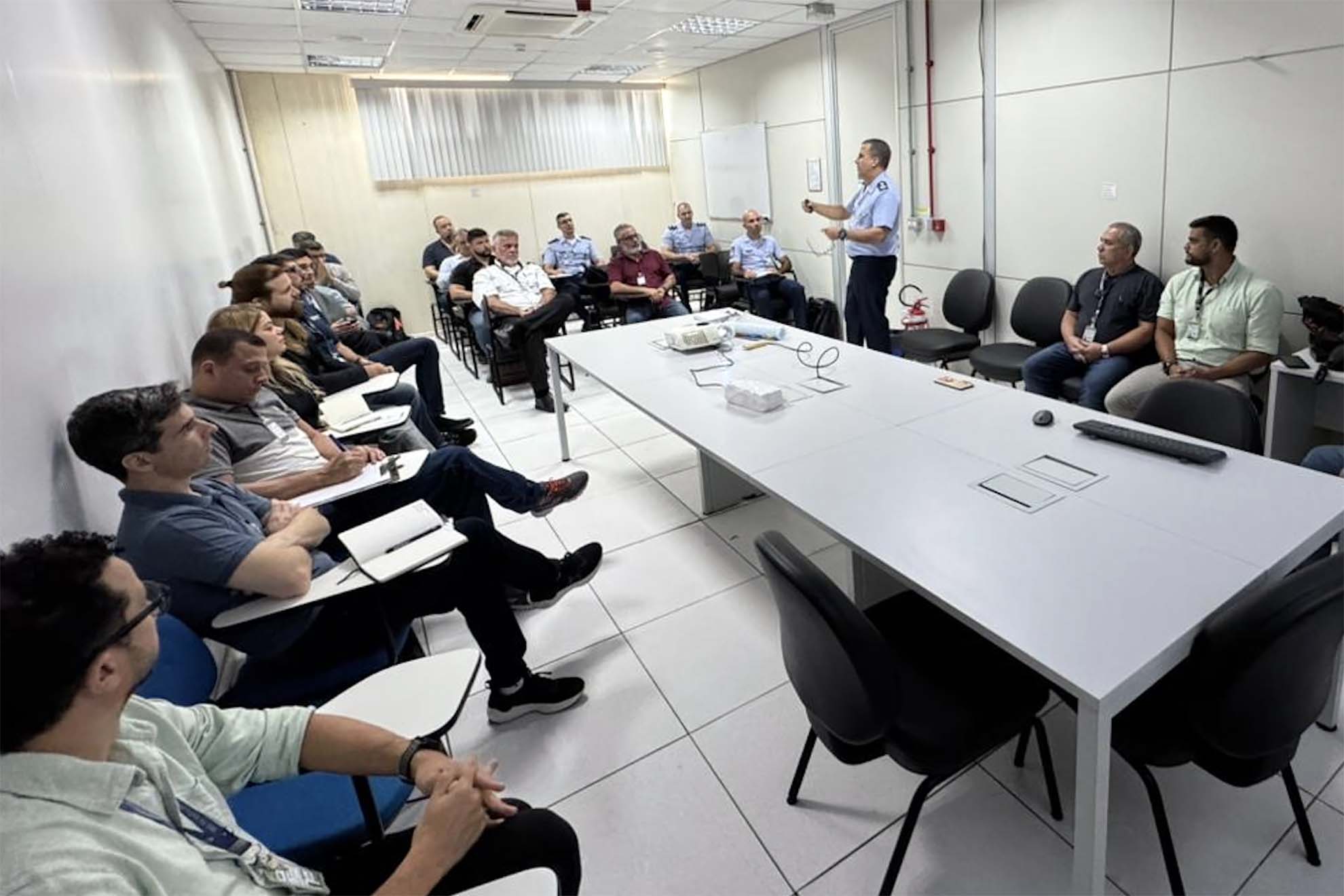 DECEA participa de reunião de coordenação operacional da Terminal de Controle de Macaé