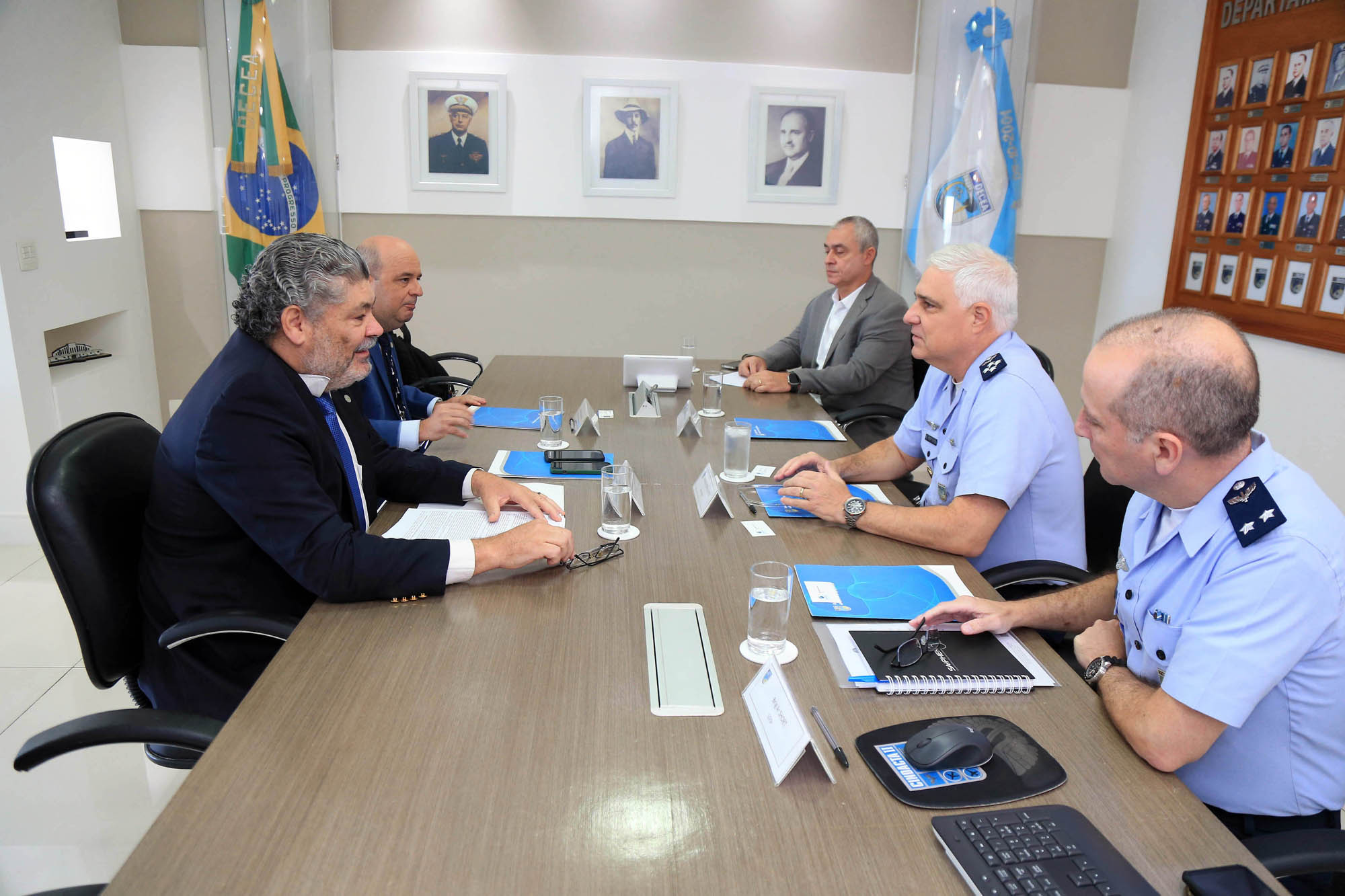 Diretor-Geral do DECEA se reúne com representantes da ANAC