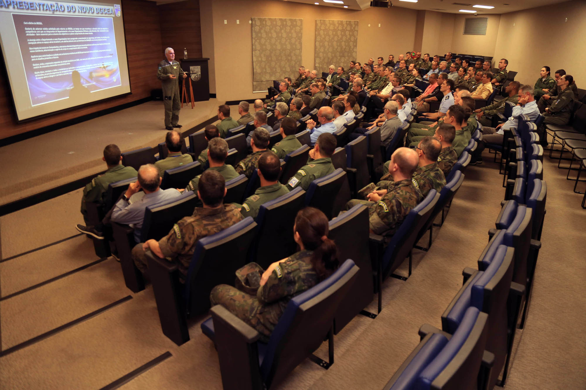 Diretor-Geral do DECEA transmite diretrizes de sua gestão aos Oficiais-Superiores